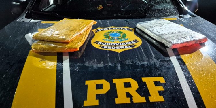 Mais de 4 kg de cocaína são encontrados escondidos em caixa térmica em Rio Branco