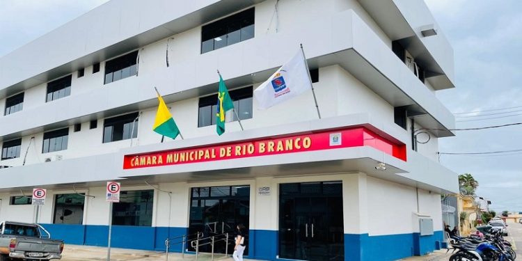 Tensão na Câmara de Rio Branco: disputa pela presidência mergulha sessões no silêncio