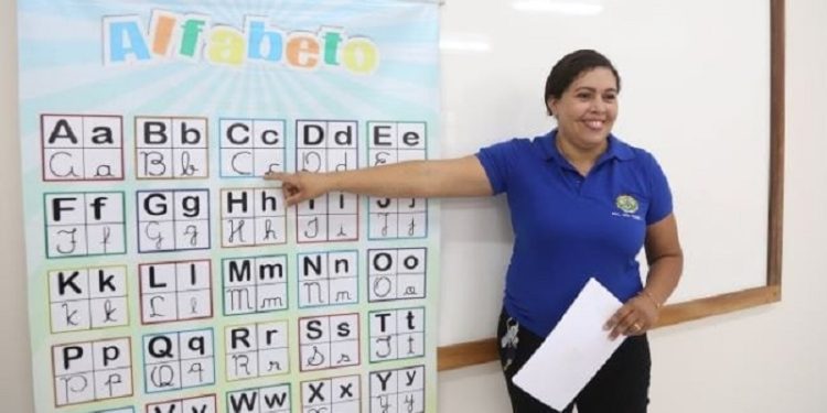 Gladson anuncia pagamento do VDP aos servidores da Educação para a próxima sexta