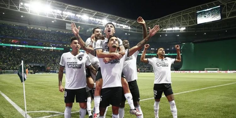 Brasileiro: Botafogo vence Palmeiras por e 3 a 1 e reassume liderança