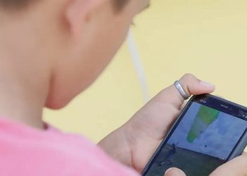 Senado aprova projeto para restringir uso de celular em escolas