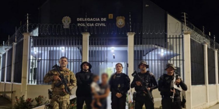 Mãe e bebê de 8 meses são resgatados após 24 horas de ameaças e agressões em seringal isolado