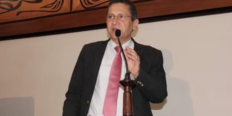 Juíza condena Helder Paiva a três anos de prisão por assédio contra servidora da Câmara