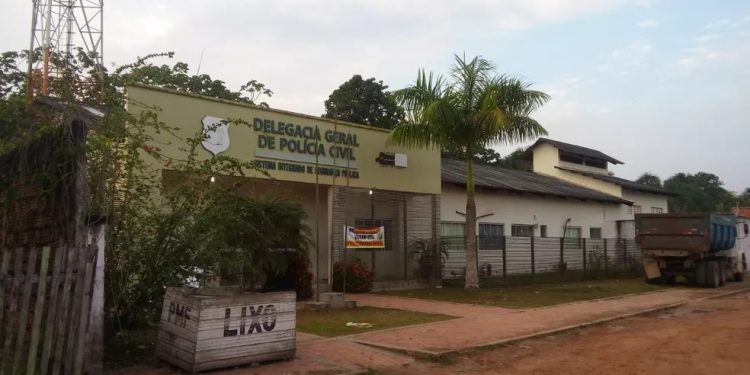 Duas pessoas são presas em flagrante pela aquisição e recebimento de dinheiro falso em Feijó