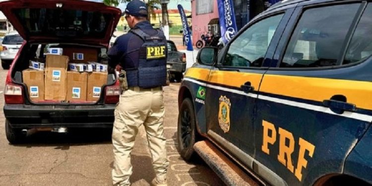 Em Rio Branco, Polícia Rodoviária Federal apreende carga de cigarros contrabandeados