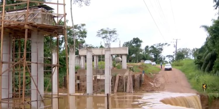Estrada Jarbas Passarinho: moradores afirmam que obras praticamente pararam após eleições municipais
