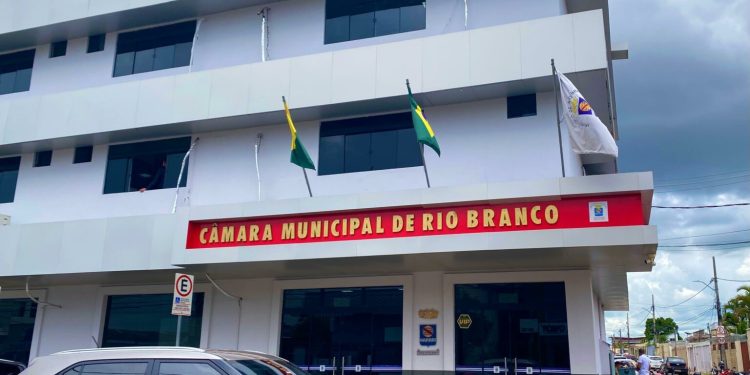 Vereadores de Rio Branco aprovam aumento de salário dos secretários municipais para R$ 28,5 mil