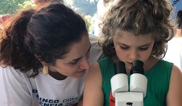 Acre divulga edital com bolsas de até R$38 mil para participantes do programa “Mães da Ciência”