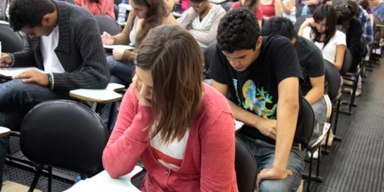 Concursos públicos: quase 58 mil vagas estão previstas para 2025; veja dicas