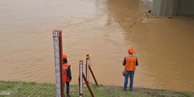 Rio Acre ultrapassa 10 metros e Defesa Civil de Rio Branco ativa segunda fase do plano de contingência