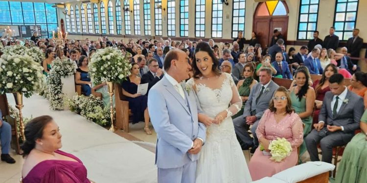 Casamento de Bocalom e Kellen tem início na Paróquia Santa Inês; autoridades marcam presença