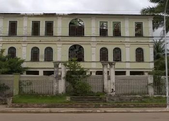 Prédio histórico de mais de 100 anos em Sena Madureira segue deteriorado há cerca de 10 anos