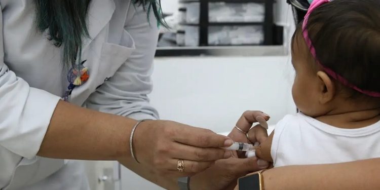 Sem gotinha: entenda como fica novo esquema vacinal contra a pólio