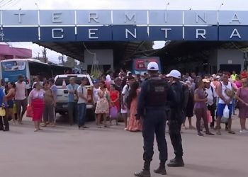 Paralisação do transporte coletivo nesta segunda gera caos no Terminal Urbano de Rio Branco