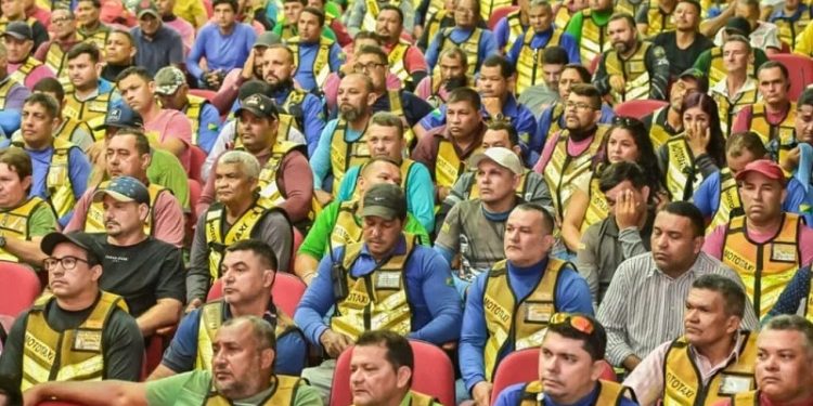 Isenção de taxa de licenciamento anual beneficia mototaxistas no Acre