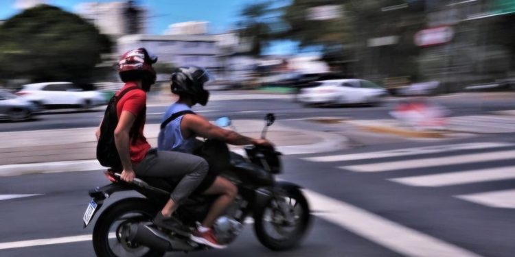 Mandado para que motociclistas de aplicativos possam exercer atividade em RB é protocolado