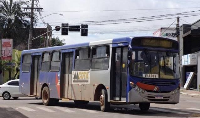 Ônibus atrasados e em condições precárias geram revolta na Vila do Incra, Porto Acre