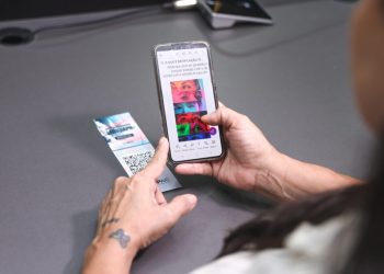 MPAC realiza entrega de certidão de gênero não binário e lança cartilha sobre direitos LGBTQIAPN+