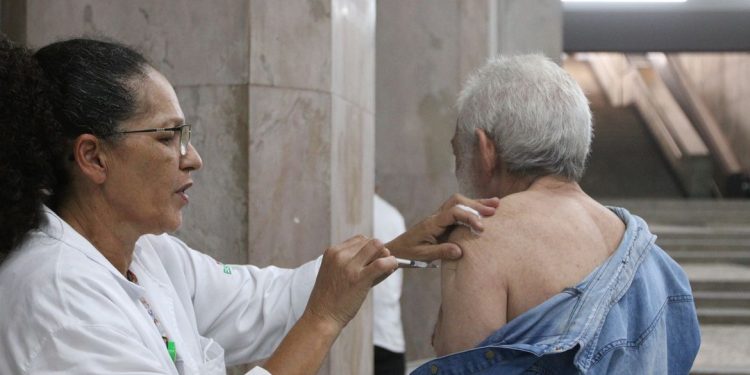 Acre registra 13 mortes por covid-19 em janeiro e acende alerta para grupos de risco