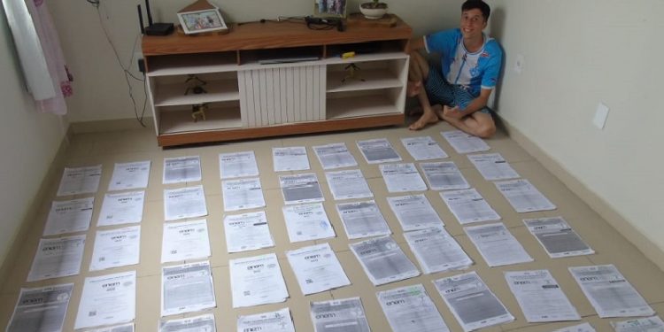 No Acre, jovem tira 960 na redação do Enem e consegue aprovação em medicina na UFNT e bolsa 100% na PUC-MG