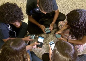 Governo do Acre publicará orientações sobre restrição do uso de celulares nas escolas