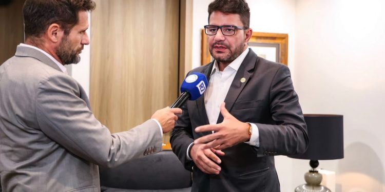 “Mostrar Acre para o mundo”, diz Gladson Cameli em visita à Record TV em São Paulo