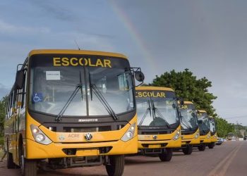 Transporte escolar no Acre pode parar devido à falta de pagamento, afirmam motoristas