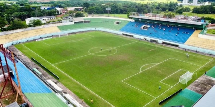 Humaitá vira no fim e vence Rio Branco em jogo sob forte chuva neste sábado