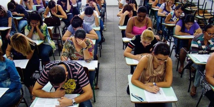 Professores aprovados no processo seletivo da SEE têm até 7 de março para apresentar documentação