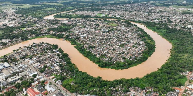 Rio Acre segue em queda com 11,70m, mas Defesa Civil alerta para riscos durante o Carnaval