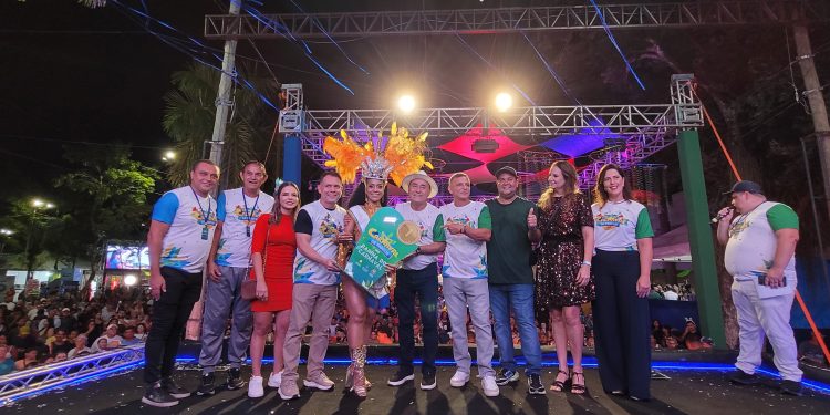 “Realização de um sonho de criança”, diz rainha do Carnaval 2025 sobre o prêmio