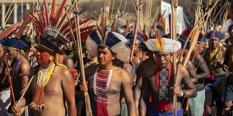Luta indígena enfrenta marco temporal e tenta “aldeamento do Estado”