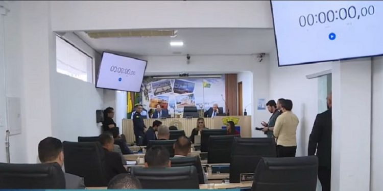 Gastos de luxo na Câmara de Rio Branco continuam mesmo com promessa de redução