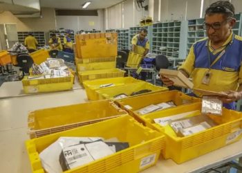 Bairros de Rio Branco têm entregas dos Correios alteradas por causa da cheia do Rio Acre