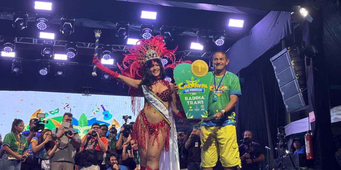Natasha Houston vence concurso de Rainha Trans 2025 no Carnaval da Família