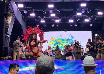 Natasha Houston vence concurso de Rainha Trans 2025 no Carnaval da Família