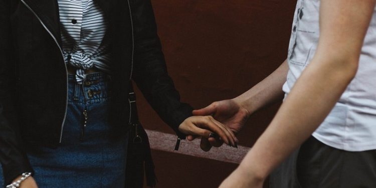 Vínculos frágeis: poder e preço da desconfiança