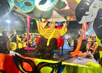 Rei Momo Josemir Nogueira retorna ao desfile após 20 anos e emociona foliões no Carnaval da Família em Rio Branco