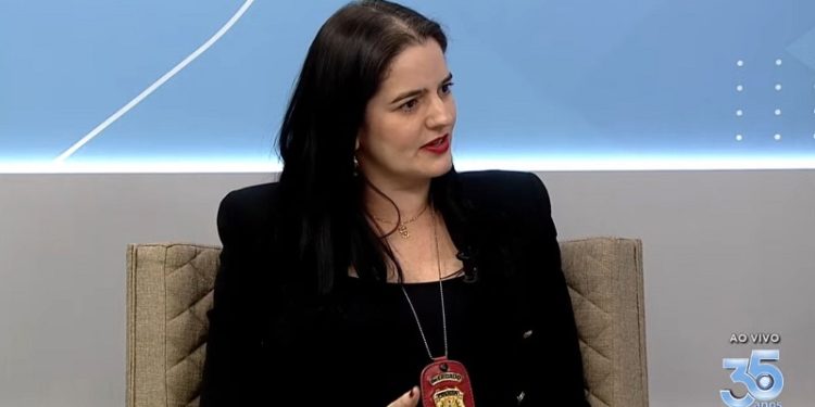 Delegada Carla Fabíola alerta sobre crimes contra crianças e reforça importância da denúncia