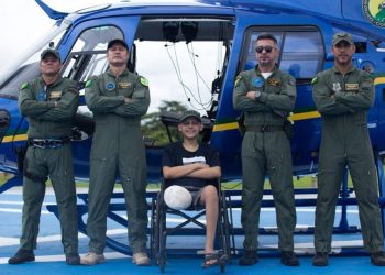 Jovem que luta contra câncer tem sonho de voar em helicóptero realizado no Acre