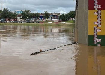 Após chuvas na capital, nível do Rio Acre se aproxima dos 12 metros nesta sexta-feira
