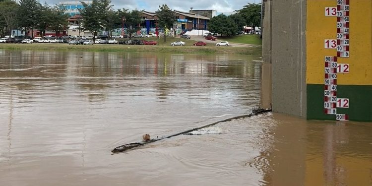 Após chuvas na capital, nível do Rio Acre se aproxima dos 12 metros nesta sexta-feira