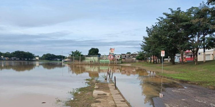 Rio Acre ultrapassa cota de transbordamento; “Estamos preparados”, diz Bocalom