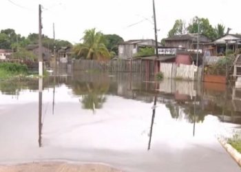 Ruas dos bairros Seis de Agosto e Taquari estão sob risco de isolamento após cheia do Rio Acre