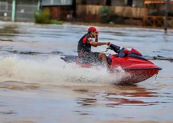 Projeto de lei propõe proibição do uso recreativo de jet skis e lanchas durante enchentes