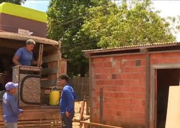 Casas comprometidas após cheia do Rio Acre deixam famílias desabrigadas