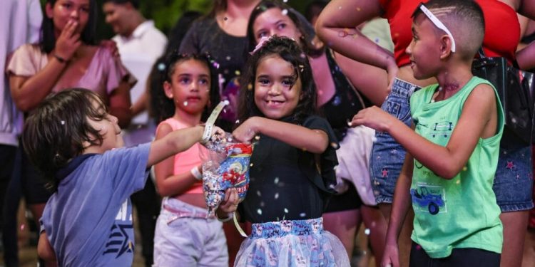 Carnaval da Família 2025: terceira noite é marcada por atração nacional e baile para crianças e idosos
