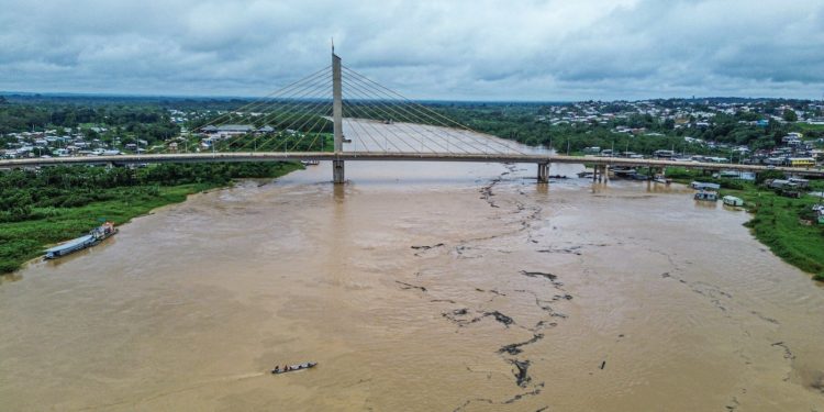 Rio Juruá em Cruzeiro do Sul se aproxima da cota de transbordamento com 12,85 metros