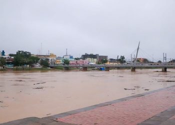 Cheia em Rio Branco: 13 bairros já são atingidos, incluindo Cadeia Velha e Seis de Agosto