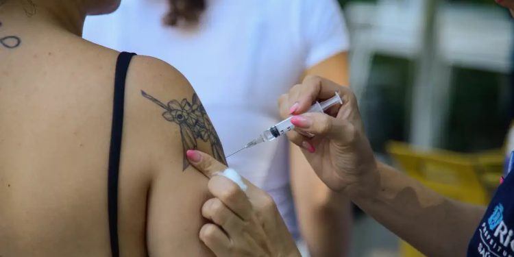 STJ mantém multa contra casal que não vacinou filha contra a covid-19